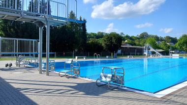 Schwimm- und Sprungbecken Freibad Wenkheim